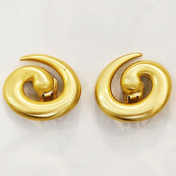 Kenneth Jay Lane Jewelry - Vintage Kennett Jay Lane Brushed Gold Swirl Earrings